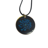 Collier noir fleur de carotte bleue
