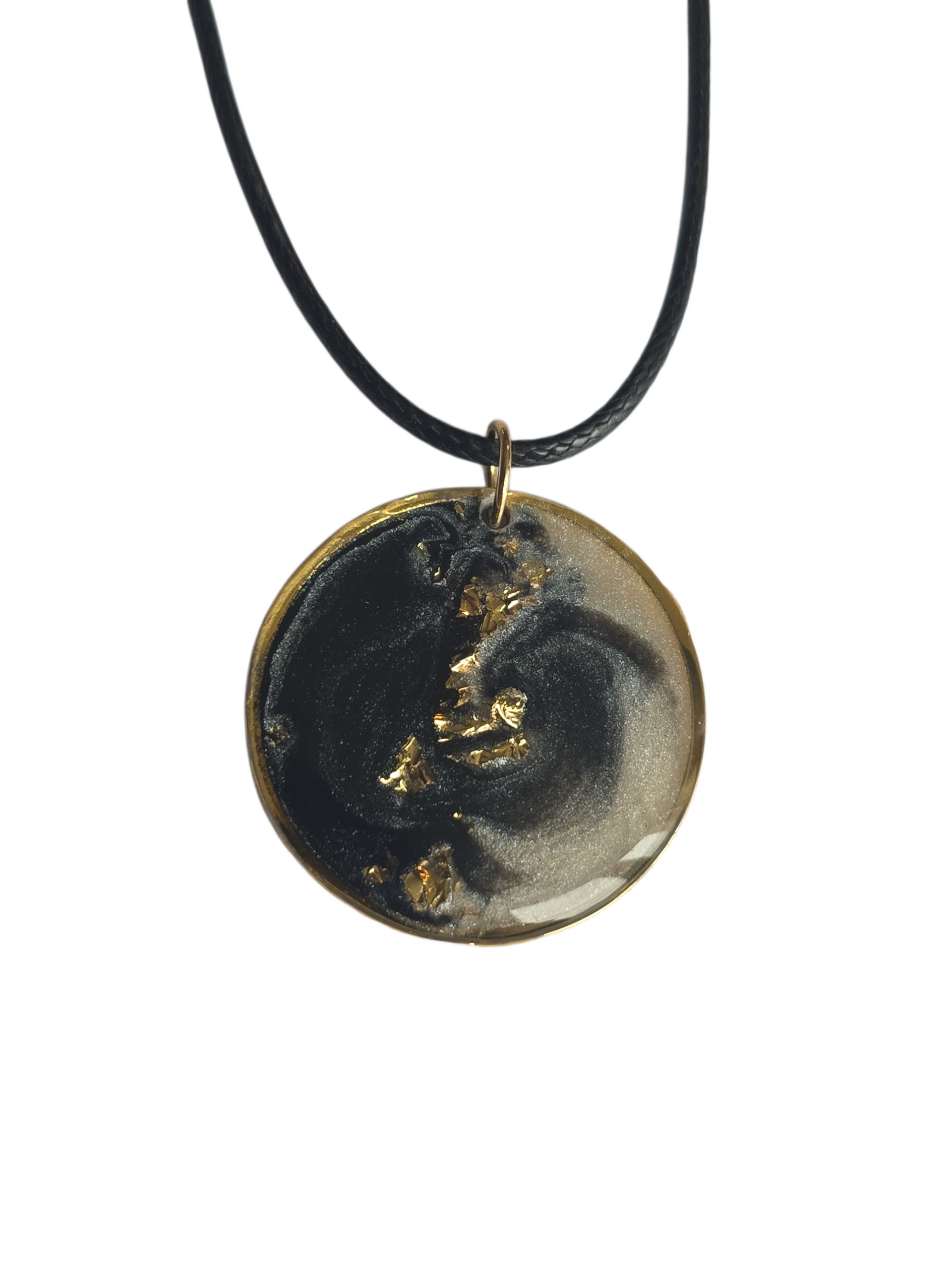 Collier noir or et nacre