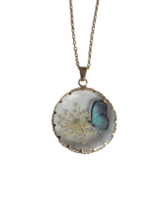 Collier papillon blanc