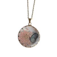 Collier papillon rose